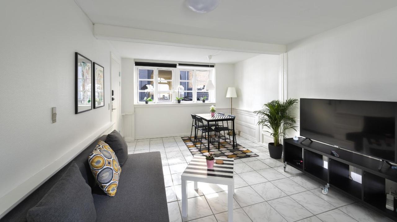 Aday - Apartment Suite 1 Aalborg Center エクステリア 写真